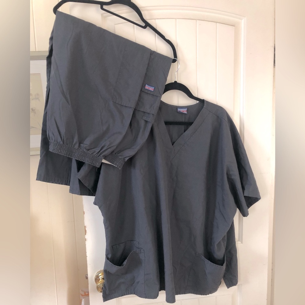 Cherokee grey scrub set